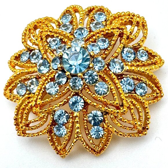 Lisner Jewelry - Vtg Lisner Gold Tone Brooch Pin Blue Rhinestone Floral Design 1.75" Wide
